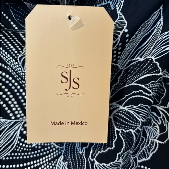 NWOT SJS Navy and White Textured Floral Design Knit Skirt - Picture 3 of 6